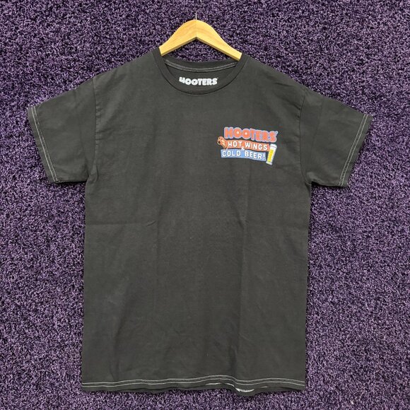 Hooters Home For Hot Wings and Cold Beers T-Shirt Size Medium - Picture 3 of 4